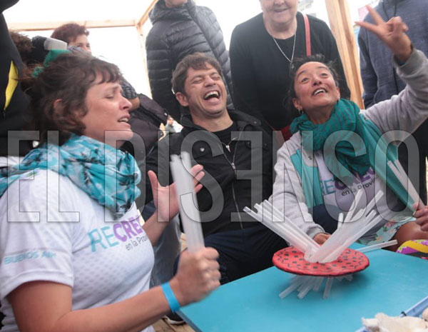 Axel participando de uno de los juegos del parador ReCreo