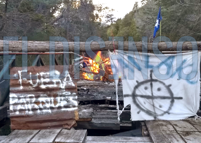 Mapuches Autopercibidos inician fuego para destruir accesos al parque