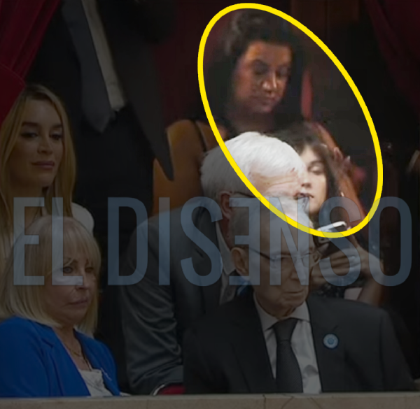 Andrea Juarez y Gisela Juarez en el palco presidencial durante la asunción de Milei - El Disenso