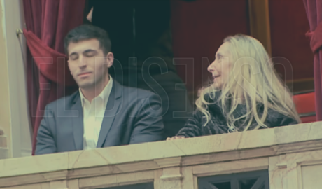 Federico Sharif Menem junto a Karina Milei en un palco de la Cámara de Diputados de la Nación durante una sesión en el Congreso.