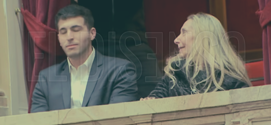 Federico Sharif Menem junto a Karina Milei en un palco de la Cámara de Diputados de la Nación durante una sesión en el Congreso.