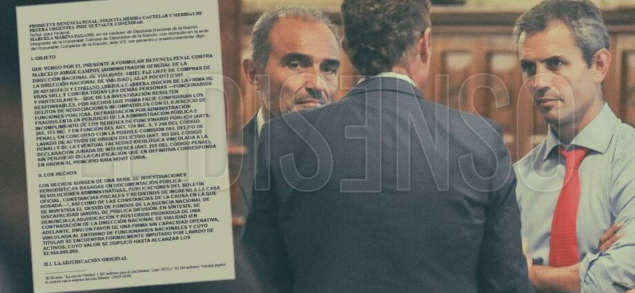 Eduardo Lule Menem y Martín Menem junto a Marcelo Campoy de espaldas, al lado de la denuncia penal por Vialidad Nacional.